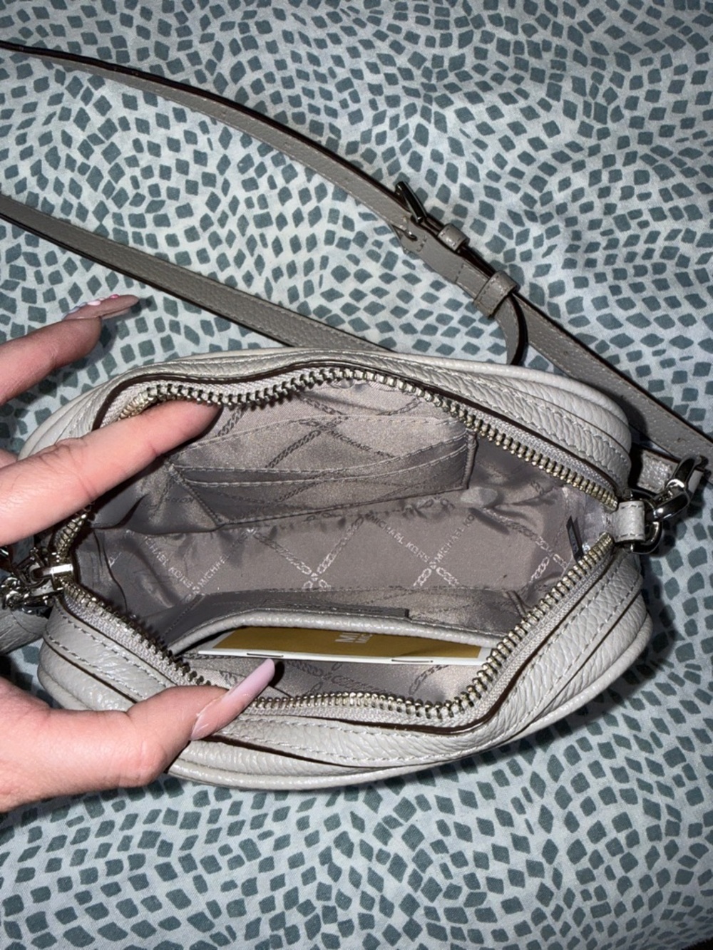 ⭐️Michael Kors Pebbled Leather Women’s Belt Bag in Light Gray⭐️ - Picture 6 of 8
